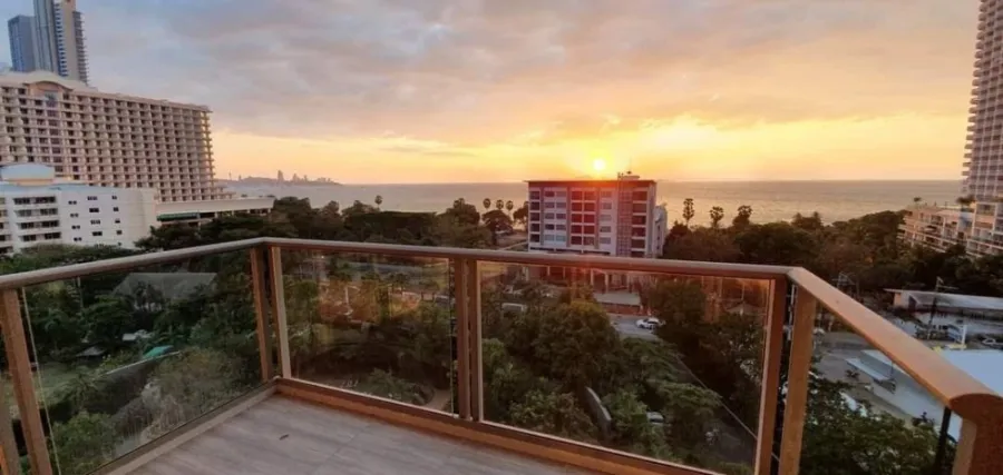 For rent: The Riviera Wong Amat Beach. Spacious room with plenty of usable space, coordinated decor, and stunning sea views. Book now!