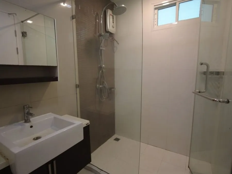 ให้เช่า The Bloom Sukhumvit 71 ห้องกว้าง โซฟานุ่มนั่งสบาย มาพร้อมทีวีจอใหญ่ดูหนังจุใจ รีบจองเลยจร้า