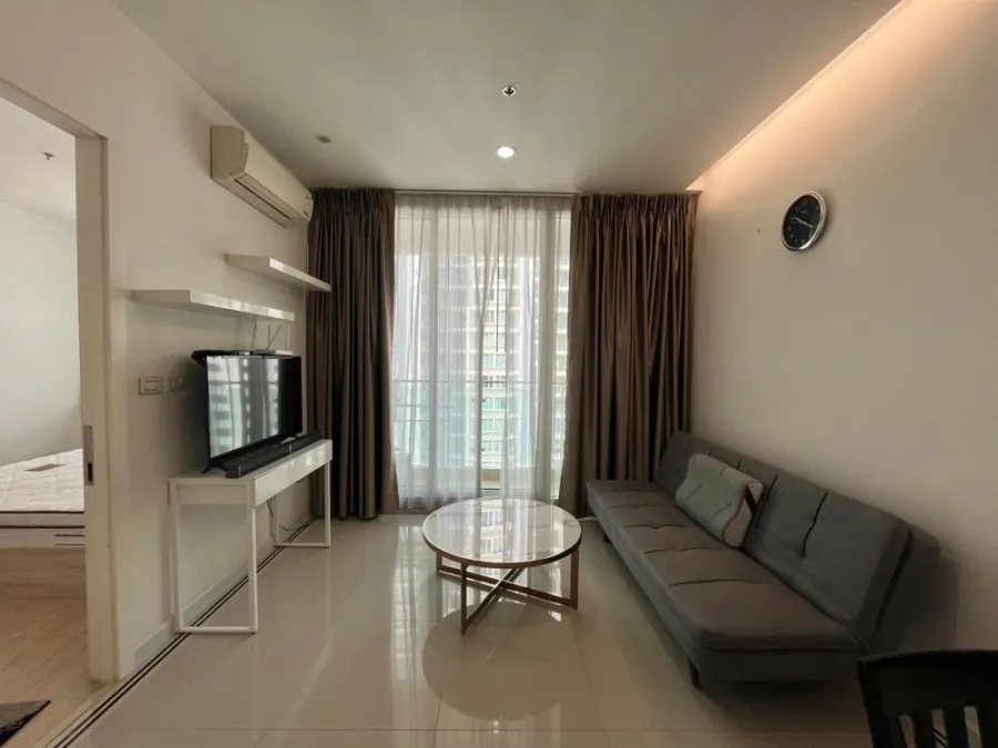 For rent!! Condo T.C. Green, 18th floor, nice room, fully furnished. Just come and move in. Don't miss out!!