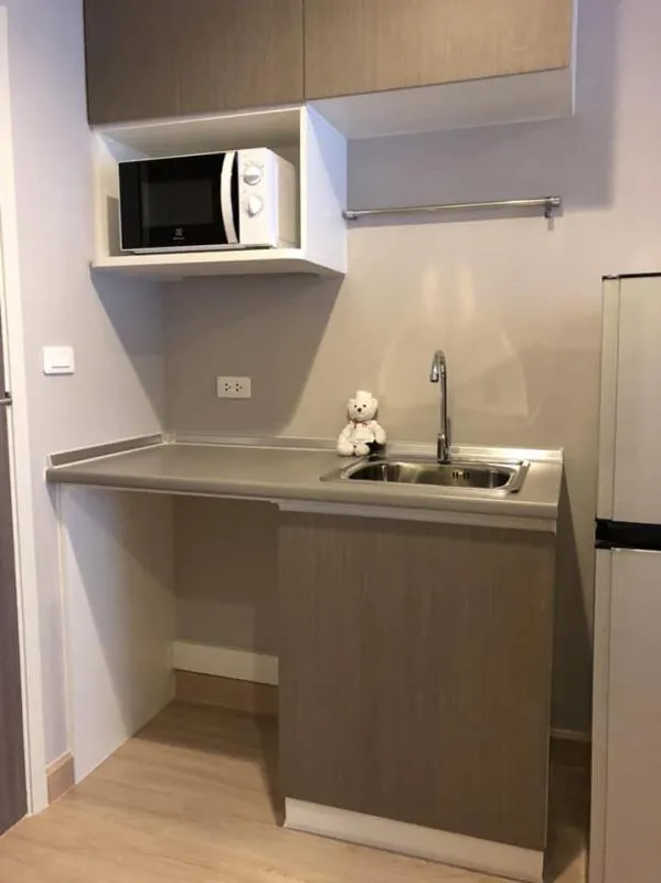 For Rent Casa Condo Sam Yaek Bang Yai High floor, beautiful room, double bed, cool decoration, everyone likes it. If interested, hurry up.