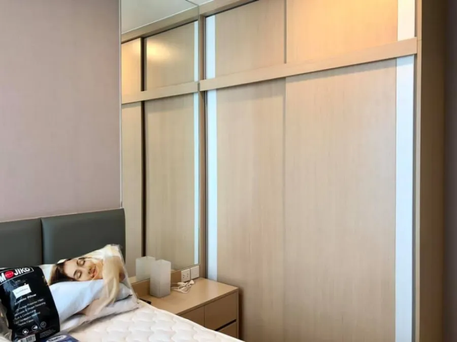 Noble Revolve Ratchada for rent, great price, million dollar view, good furniture, super soft leather sofa, book now