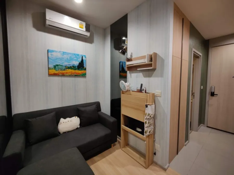 For rent M Jatujak, Building A, 18th floor, has a beautiful city view. Plus, the wall is attached to the wall around the room. Do not book, regret ins