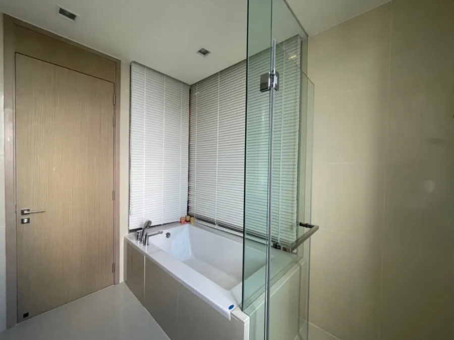 For sale, for rent, The ES Asoke, city view, fully furnished, ready to move in, don't miss it.