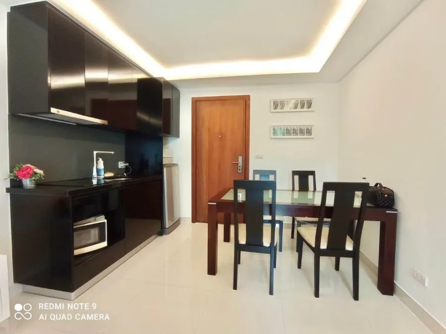 Club Royal Wongamat (North Pattaya) for sale or rent, large room, swimming pool view. Fully furnished Just come and stay.