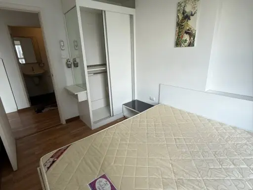 For rent: The Trust Condo Ngamwongwan. A lovely, spacious, and fully furnished room. Book now!