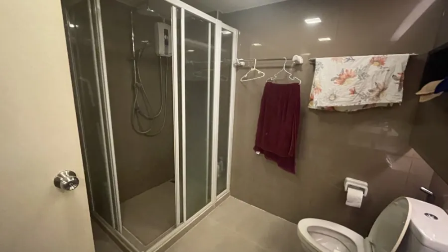 For rent, Swift condo, ABAC Bangna, nice room, spacious size, good box, built-in furniture, great price, don't miss it.