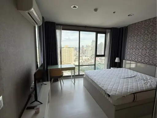 For rent: Rhythm Sukhumvit 42, 26th floor, quiet corner room, high floor, great atmosphere, hurry and reserve now!