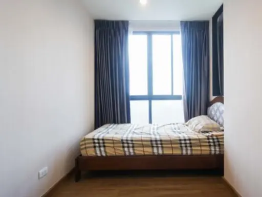 SALE The Tree Interchange, spacious room decorated ready to move in Complete electrical appliances. Don't miss it. Book now.