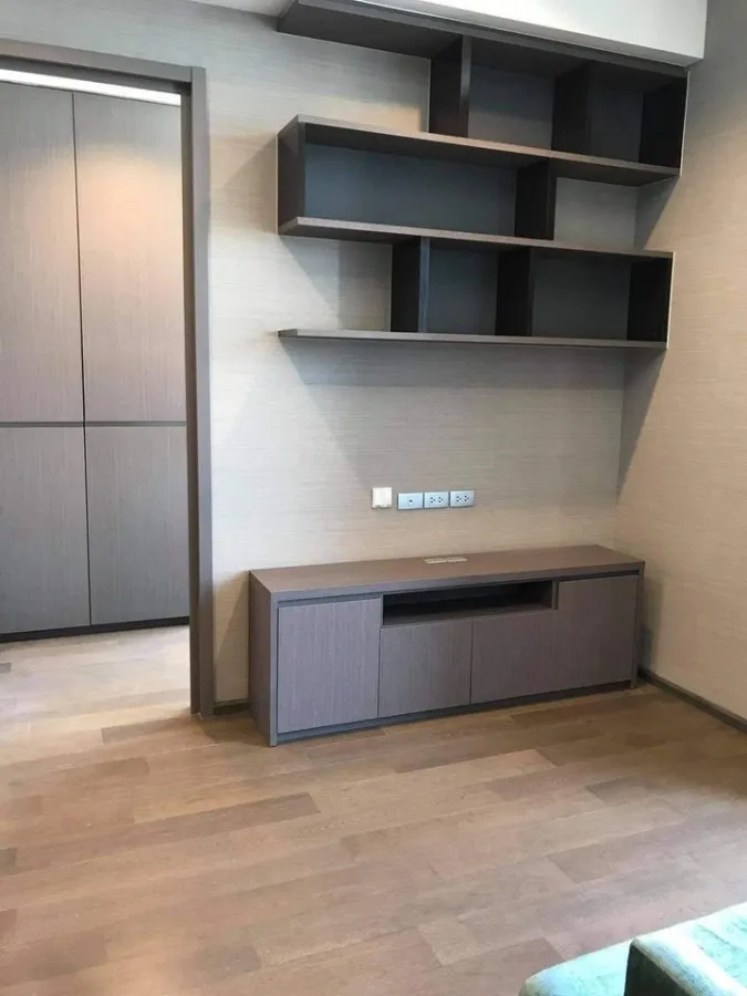 For sale: The Diplomat Sathorn, high floor, well decorated room. Cool built-in furniture Good like this, reserve now.