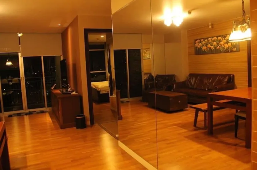Condo for sale and rent, Urbana Sathorn, 15th floor, good view, spacious room with usable space. Good furniture, reserve now.