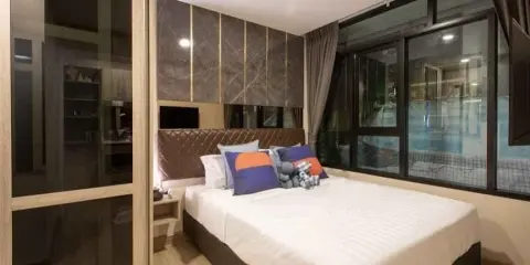 ขาย The Indeed Condo Amata 1 ห้องนอน 1 ห้องน้ำ บิ้วอินผนังหัวเตียงลายหินอ่อนสุดปัง เฟอร์ครบ จองเลย