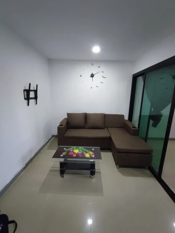 For sale: Regent Home 4 Sukhumvit 85, clean, airy room, comfortable, great location, book now and you won't be disappointed.