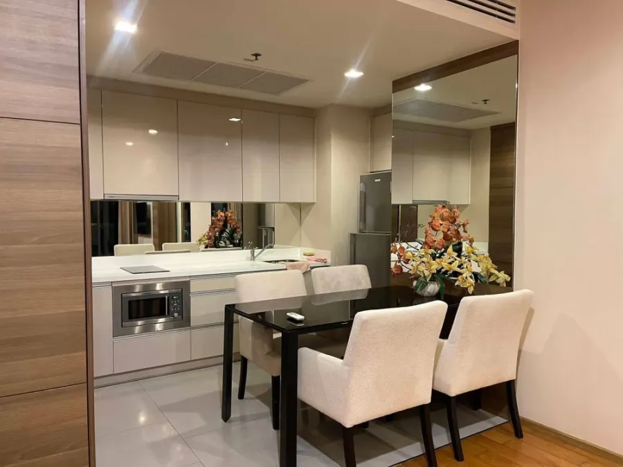 For rent: The Address Sathorn, prime location in Sathorn area, corner room, very private, at an affordable price. If you're late, you'll miss out.