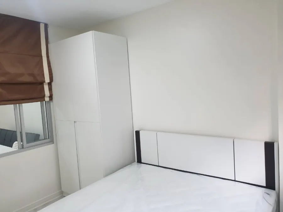 For rent, Lumpini Town, Bodindecha-Ramkhamhaeng, 2nd floor, newly decorated room, granite floor All new furniture, book now.
