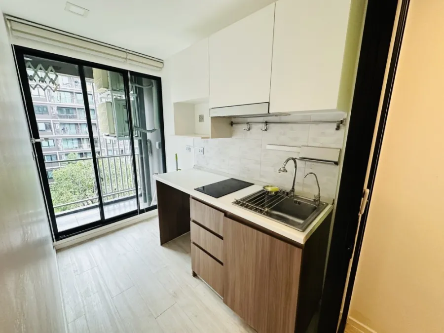 Condo for sale, Atmoz Lat Phrao 71, empty room, pool view, with Buit-In furniture, very livable, reserve now.