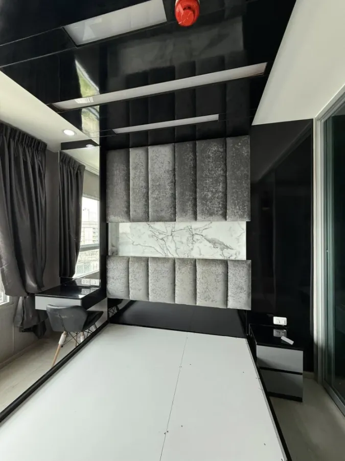 Selling a beautifully decorated condo at Aspire Ladprao 113. High-quality built-in furniture. Amazing price! Own it today! Don't wait!
