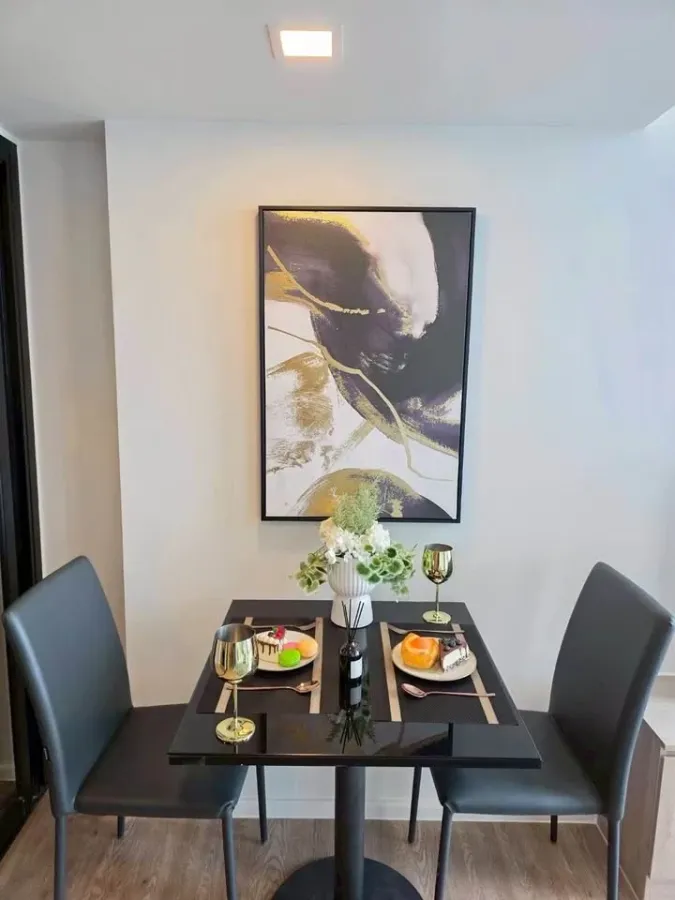For rent: Modiz Sukhumvit 50, a ready-to-move-in condo with a stunning Chao Phraya River view! Fully furnished, complete with all functions.