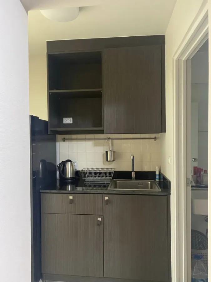 For rent Unio Ramkhamhaeng-Serithai Big screen TV, watch movies to your heart's content. Comes with a leather sofa that is comfortable to sit on and n