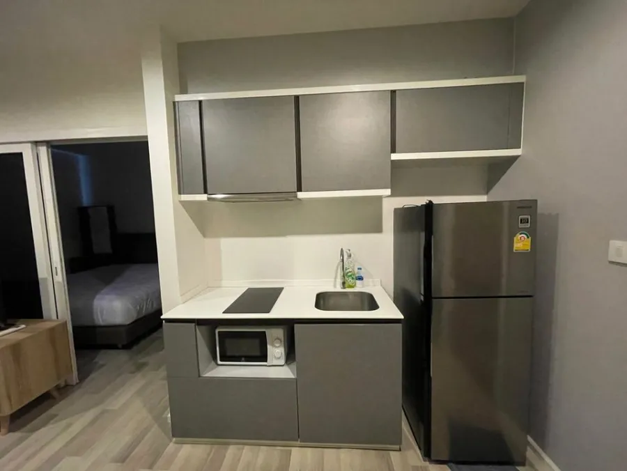 For rent: The key Sathorn-Charoenrat, 34th floor, very beautiful city view. The bed is soft and comfortable to sleep on. Hurry and reserve it.
