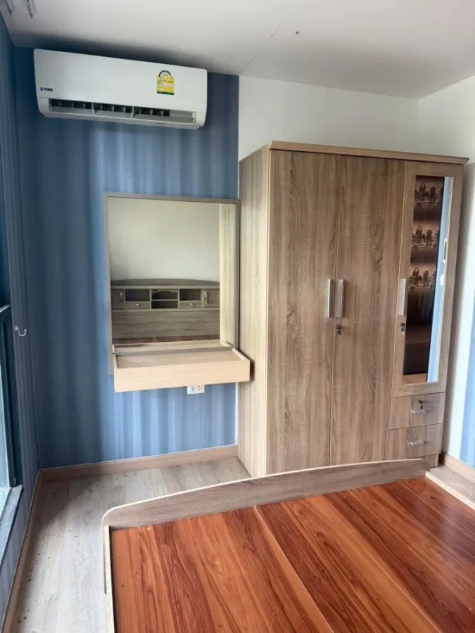 For rent: The Excel Khu Khot, Building C, 2nd floor. Includes washing machine, wallpaper throughout, and high-quality double-layered curtains. Book no
