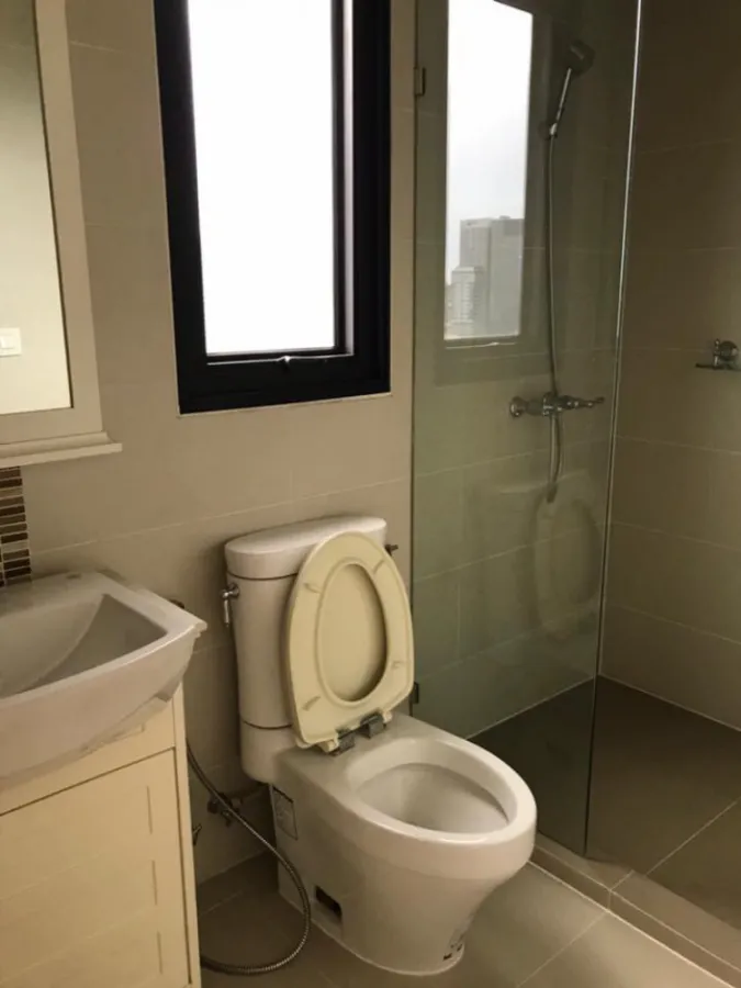 Sale with tenants, Condo The Crest Phahonyothin 11, city view, fully furnished, ready to move in, don't miss it !!