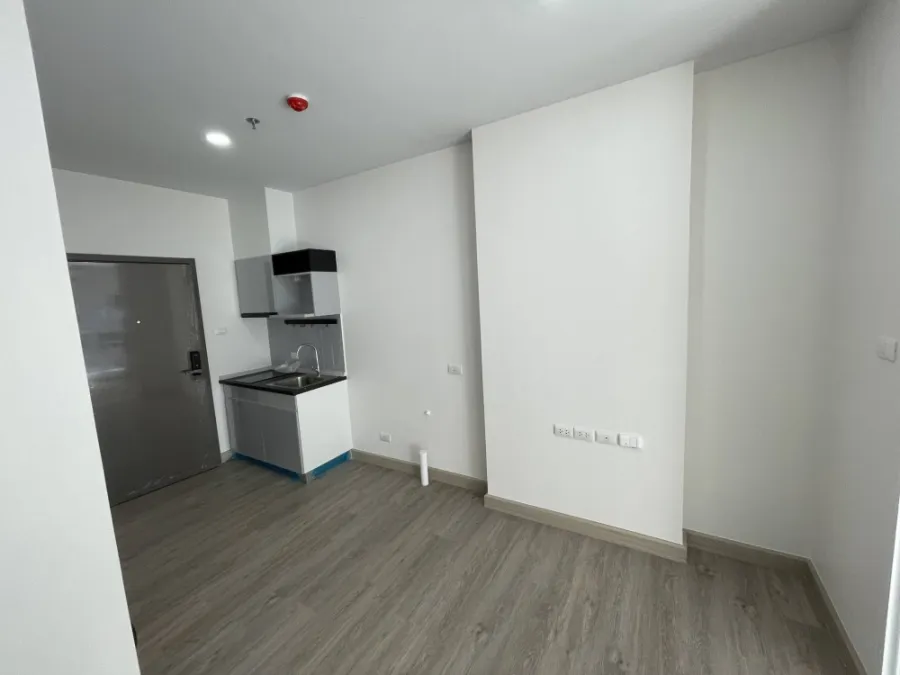 Down payment sale, Supalai Loft, Phasi Charoen Station. The room is clean and airy. Complete facilities .If you like decorating rooms, don't miss it.