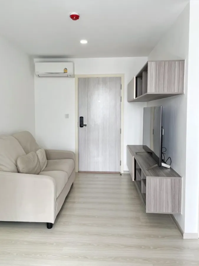 For rent: Kensington Phahonyothin 63. Room divided into sections. Good furniture Make a reservation and you won't be disappointed. ​