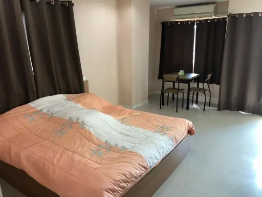 Urgent sale, Condo Sense of London, it's worth buying by yourself. Or rent it privately, the sound is not loud, hurry to reserve images