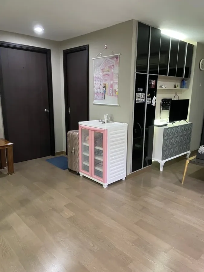 Urgent sale! Thru Thonglor Condo, large room, comfortable living, plenty of living space. Come and reserve yours today!