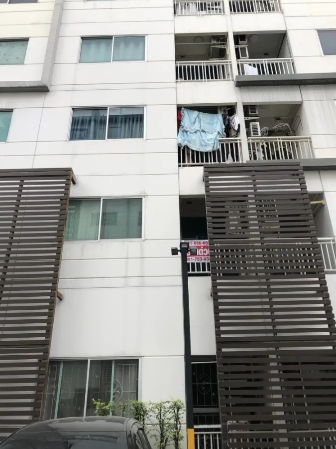 Condo for sale, Smart Watcharapol, 2nd floor, not high, spacious room, proportionate, fully furnished, good price, hurry and book now.