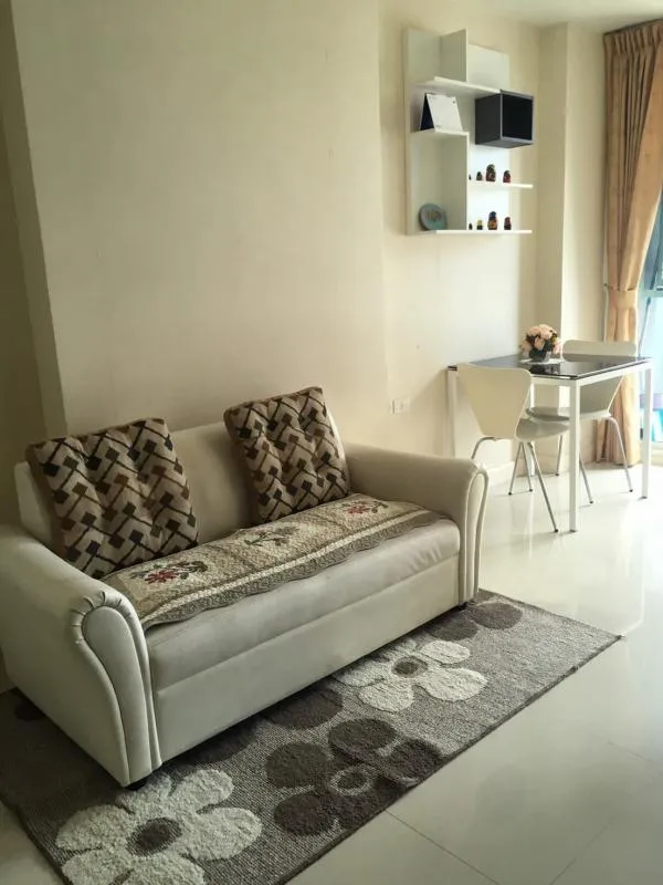 So empty! For rent Wish@Samyan, very good room, view overlooking the Bangkok building!! Fully Furnished!! Ready!