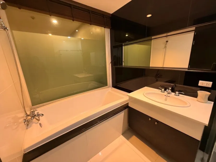 For rent!! Condo The Address Chidlom, 12th floor, good location condo, don't wait, pack your bags and move in!!