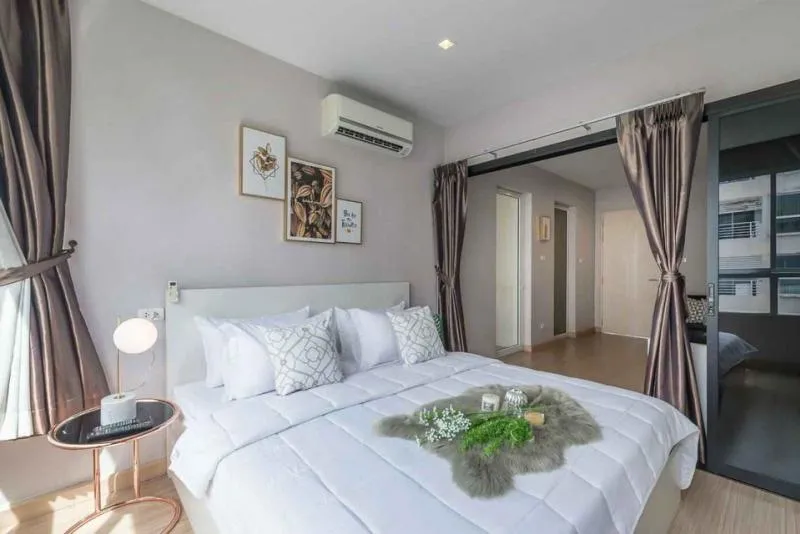 ห้องแต่งสวย ที่มีให้พร้อมทุกอย่าง จัดวางได้น่ารัก สีขาวสะอาดตา ให้เช่าHappy Condo ลาดพร้าว 101 มาจ้า