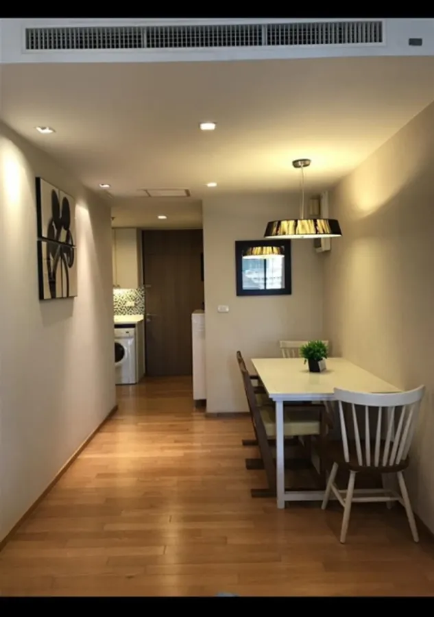 For rent Noble Solo, corner room, east/north, don't miss it.