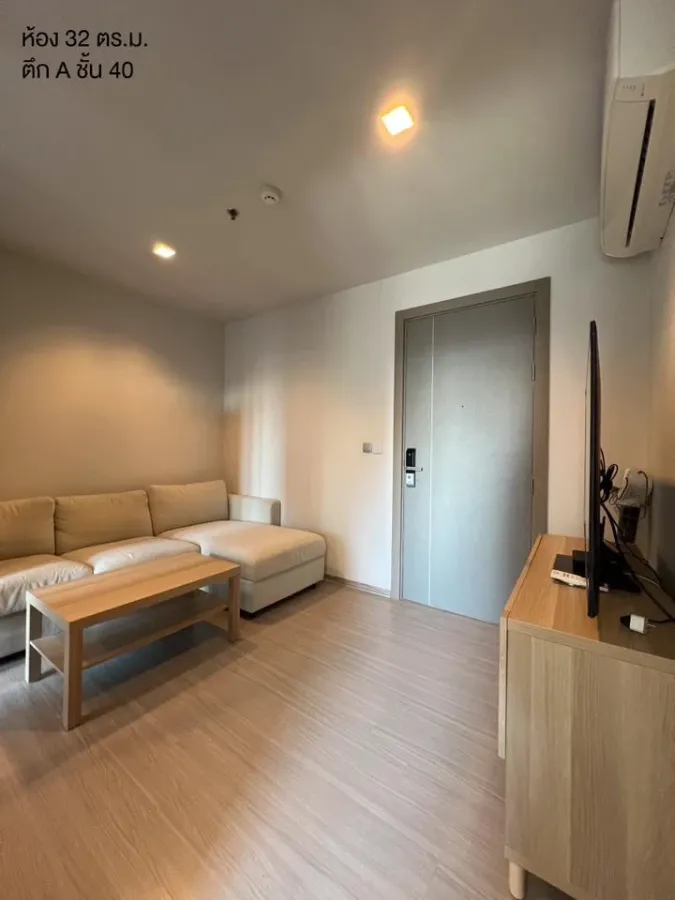 For sale: Life Asoke-Rama 9, 40th floor, very high, great city view, fully furnished, move in now, don't hesitate.