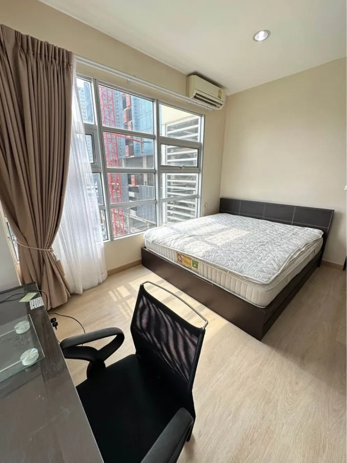 ให้เช่า บ้าน กลาง กรุง สยาม-ปทุมวัน เพดานสูงโปร่งสบาย พื้นที่ใช้สอยเยอะมาก มาแต่ตัวเข้าอยู่ได้เลย