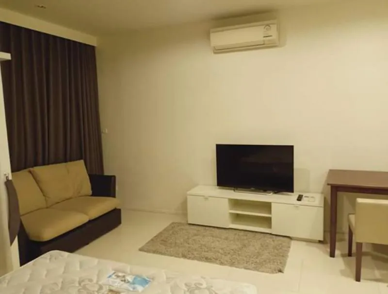 ปล่อยเช่าคอนโด Sense พหลโยธิน ประตูกระจกกั้นเป็นห้องนอนกับห้องนั่งเล่นได้ เฟอร์ครบ รีบเลยอย่าช้า