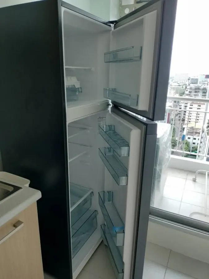 For rent: Life @ Phahonyothin-Ari, beautiful balcony view, lots of usable space in the room, comfortable and not cramped at all. Must book.