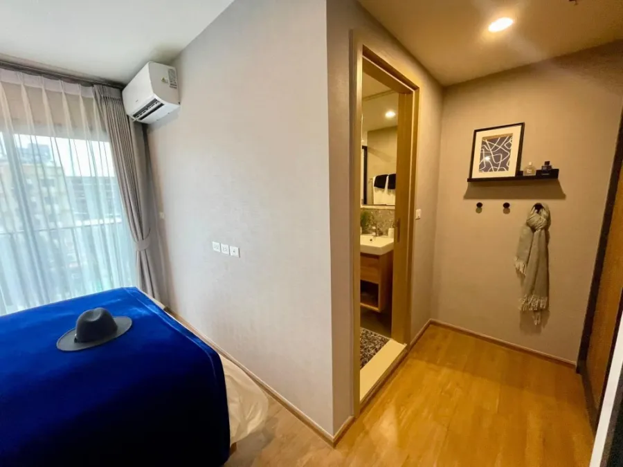 Selling down payment on The Line Vibe, 9th floor, south facing room, city view (not blocked), great price. If you miss it, you'll regret it later.