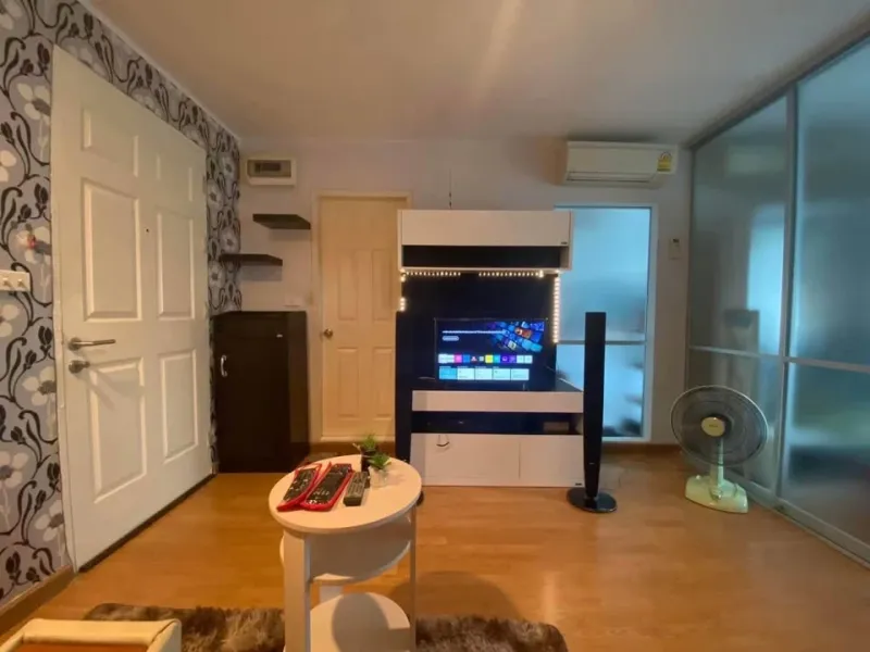 ขาย U-Delight Condo @ Huay-Kwang Station ห้องกว้างขวาง ติดวอลเปเปอร์ทั้งห้อง สะดวกครบจบที่นี่ จองเลย