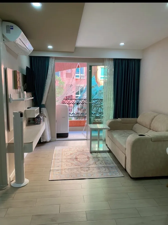 Selling Seven Seas Condo Resort Jomtien, 1 bedroom, 1 bathroom. Great location, pool view. Book now!