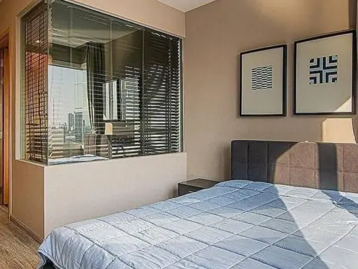 For rent, Siri at Sukhumvit, 11th floor, beautiful room, fully furnished, move in immediately !! Interested contact urgently !!
