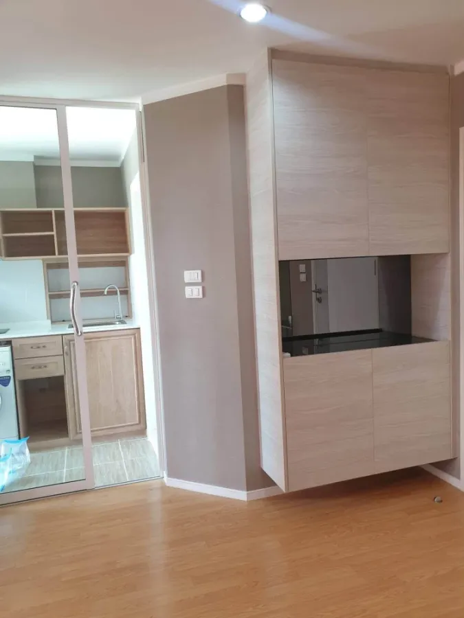 For rent: Lumpini Place Srinakarin-Huamak Station. A comfortable and fully furnished apartment.