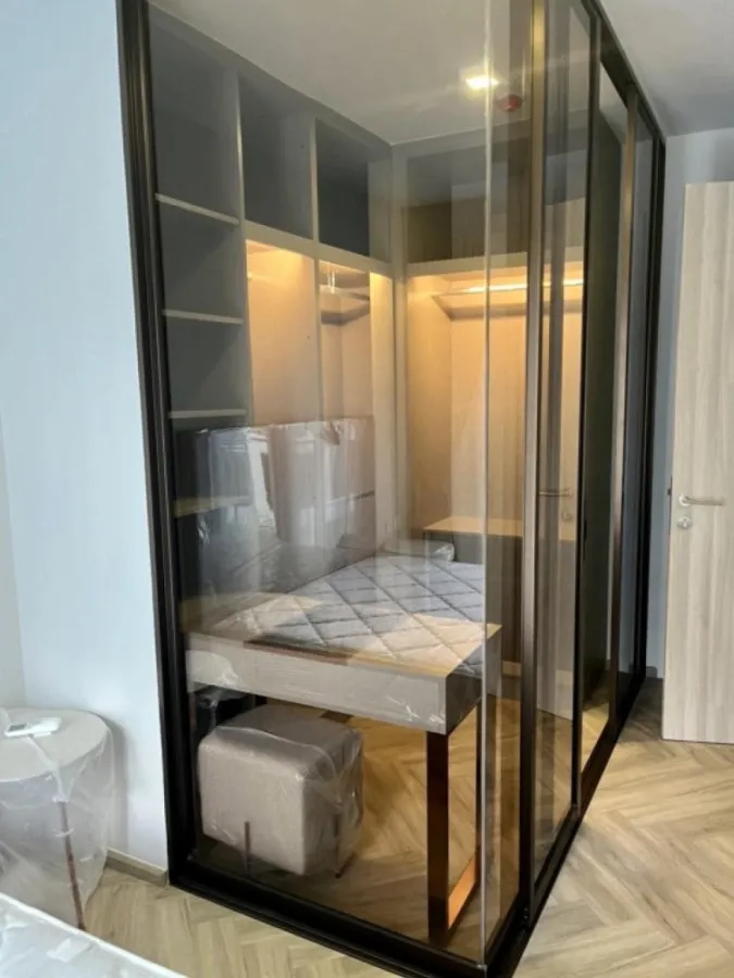 Urgent sale!! Condo Chapter Thonglor 25, 4th floor, corner room, swimming pool view, fully furnished, move in with your bags, don't miss out!!