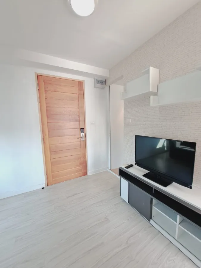 Sell / rent C Style Condo, 5th floor, corner room decorated in minimal style. Complete facilities, don't miss it.