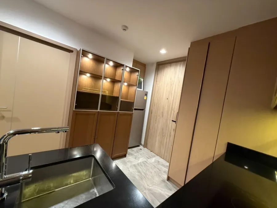 ให้เช่า Kawa Haus ห้องมุมเป็นส่วนตัว ความสูงของชั้นกำลังดี เฟอร์นิเจอร์และเครื่องใช้ไฟฟ้าครบ มีที่เก็บของเยอะ แบบนี้ต้องจอง
