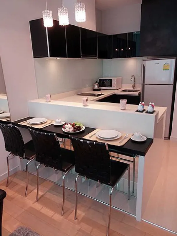 Rent Eight Thonglor Residences near BTS. Fully furnished.
