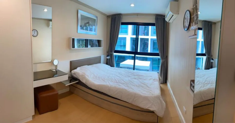 Metrosky Ratchada for rent, beautiful room, modern decoration, perfect fit, great pool view Book and you won't regret it. Hurry up.