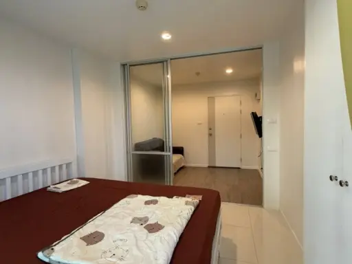 For rent: Lumpini Ville On Nut–Phatthanakan, 1st floor unit, fully furnished with appliances. Book now!