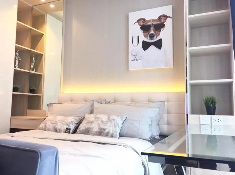 Noble Revolve Ratchada for rent, 2 rooms, decorated with a focus on the proportion of use, very worthwhile, city view, garden, swimming pool